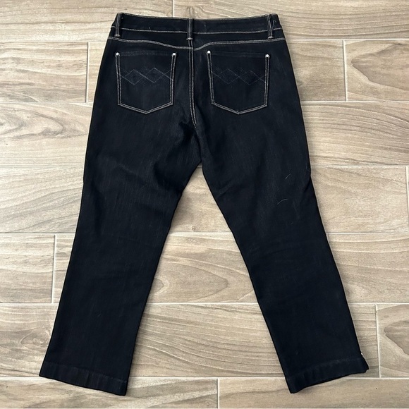 White House Black Market Crop Leg Jeans | Size 6 - Picture 2 of 5